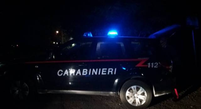 Litiga con la compagna e poi aggredisce i carabinieri con un&#8217;ascia, arrestato