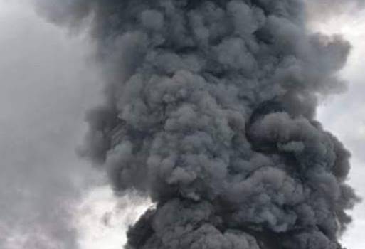 Incendio a Pietrasanta, Arpat: &#8220;Le condizioni meteo hanno certamente favorito la dispersione dei fumi di combustione e quindi la loro diluizione in atmosfera&#8221;