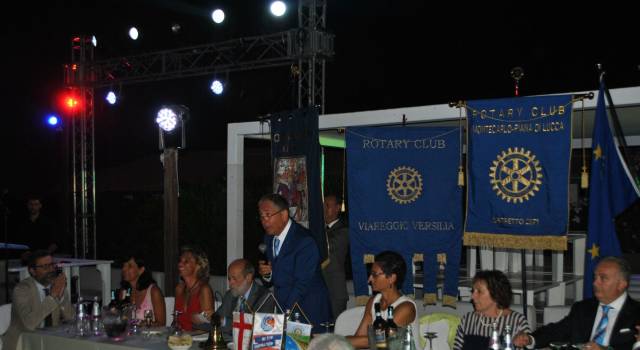 Rotary Club Viareggio Versilia, grande festa a Marina di Pietrasanta