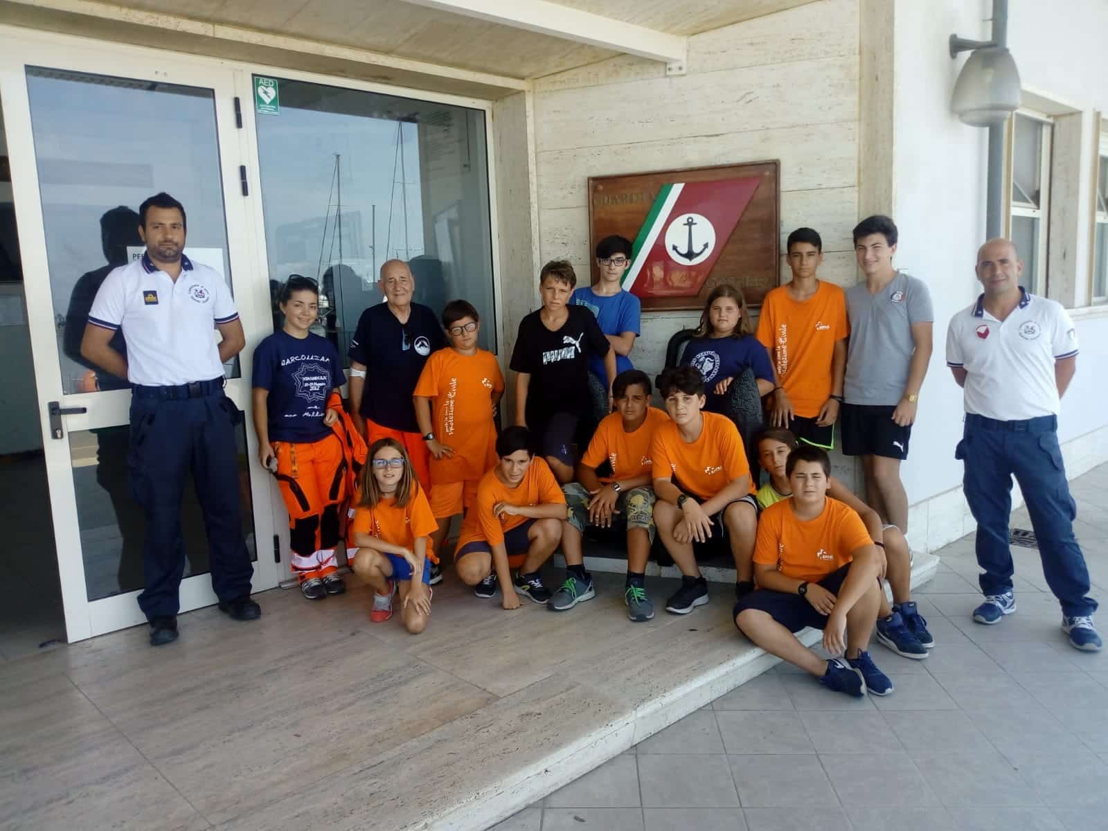 Educazione ambientale, ragazzi in visita alla Capitaneria di Porto di Viareggio