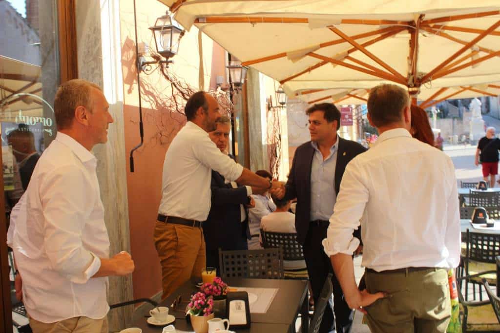 Foto Sindaco Giovannetti con primo Ministro Francia