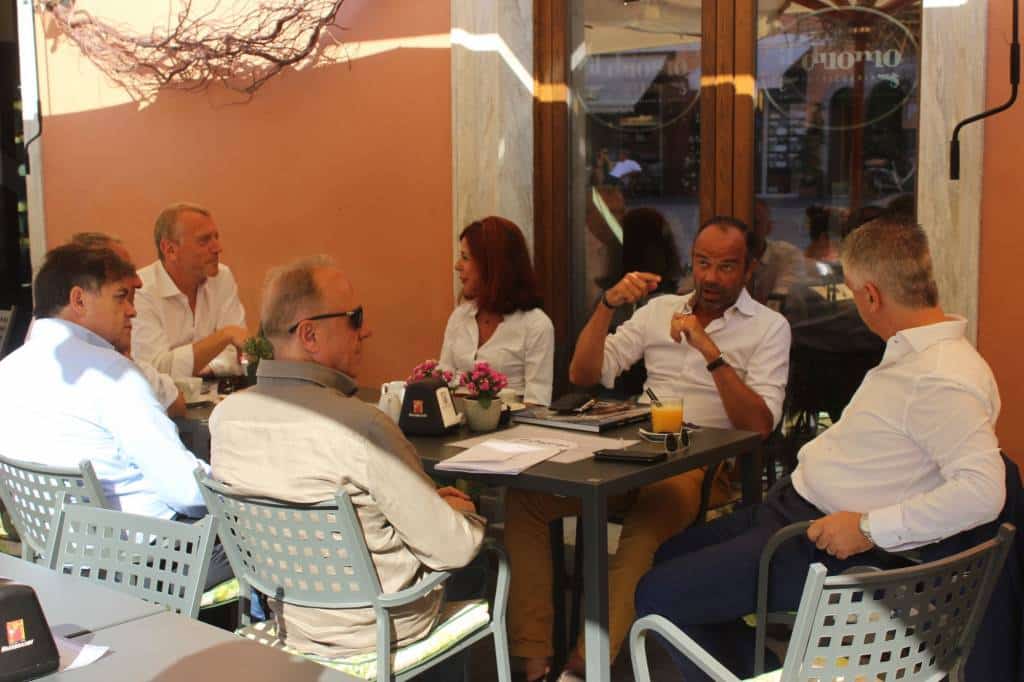 Foto colazione con primo ministro francese
