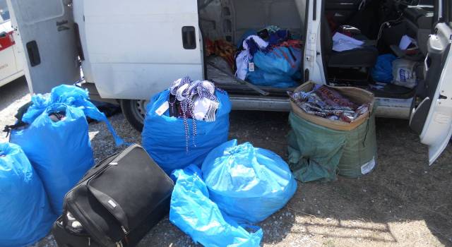 Oltre 10mila pezzi di merce sequestrata in 48 ore dai vigili urbani di Pietrasanta