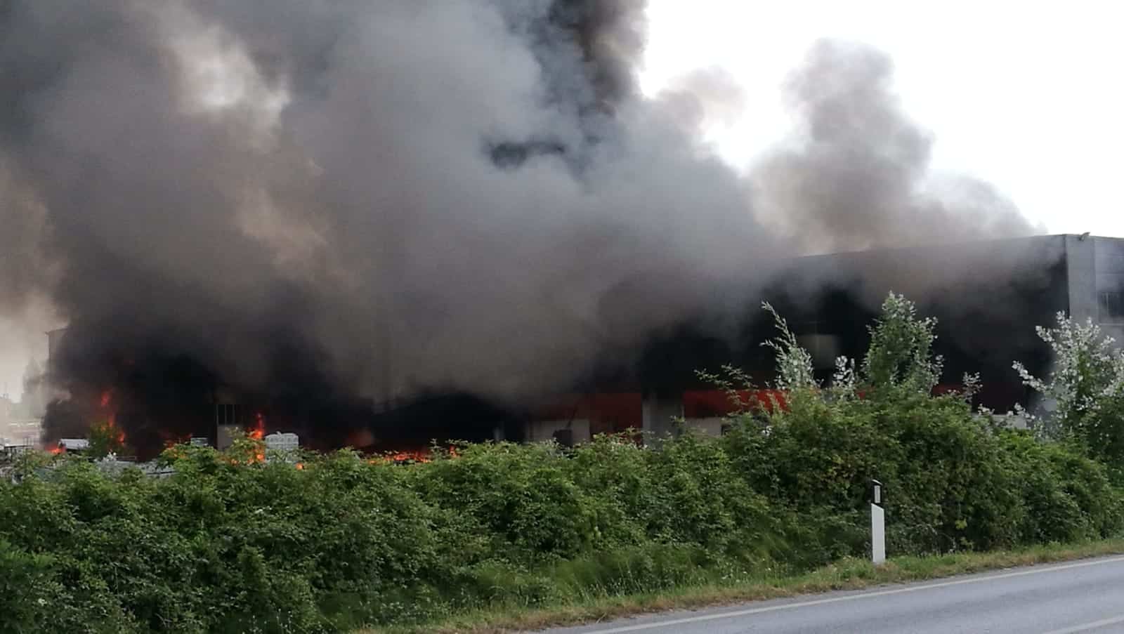 Incendio a Pietrasanta, i ringraziamenti dell’Unione dei Comuni