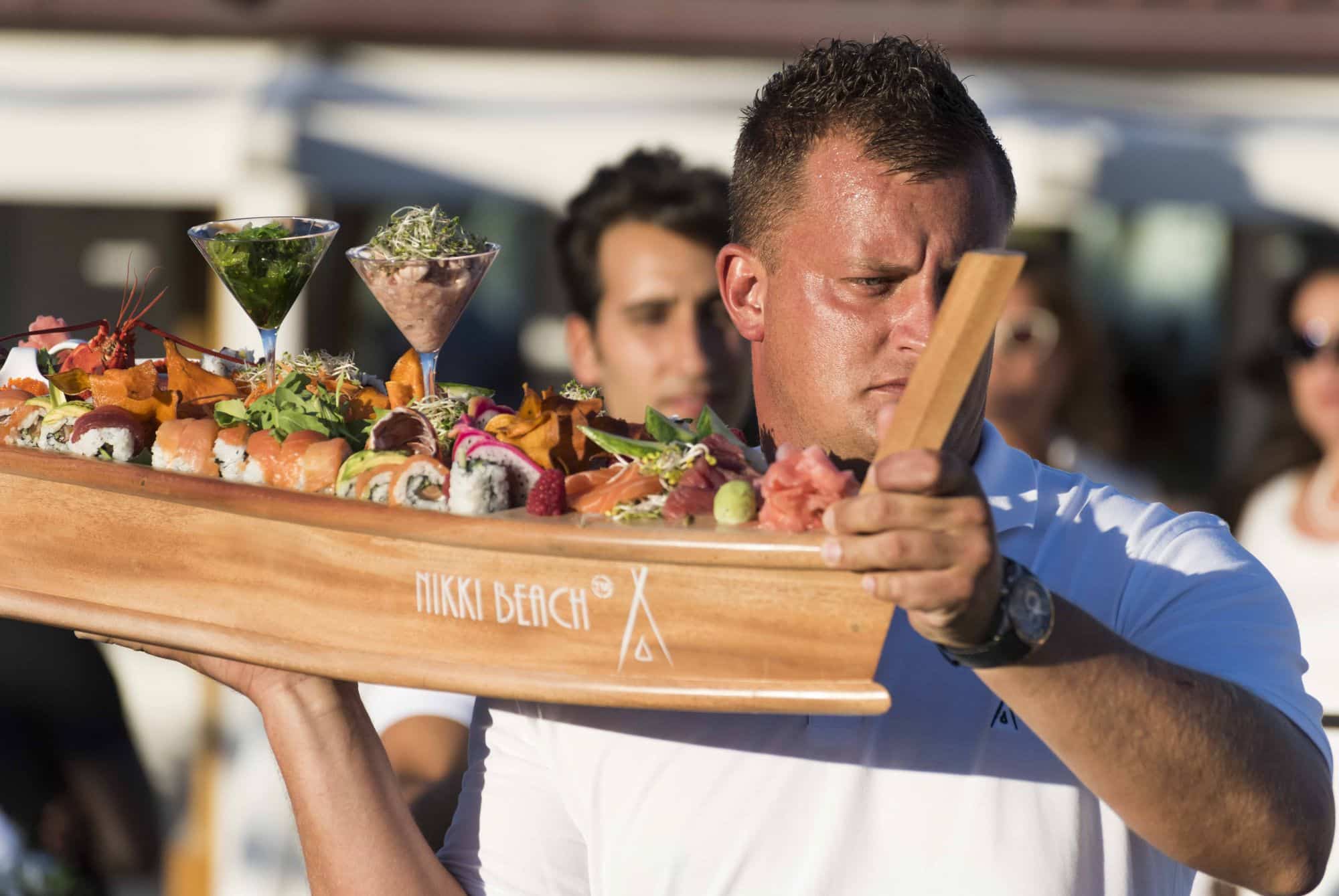 Il venerdì pomeriggio sushi e bollicine protagonisti al Nikki Beach Versilia