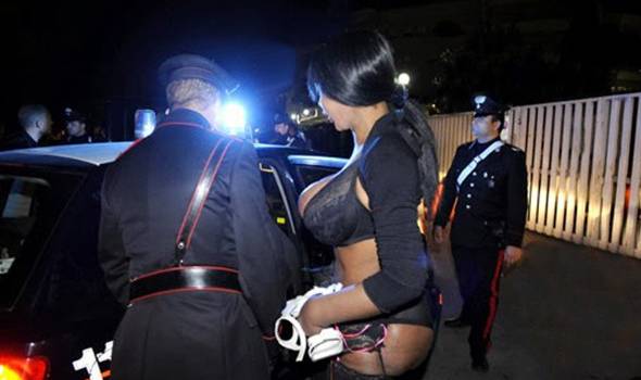 Meretricio in strada, sanzionate 24 prostitute: per 5 scatta il Daspo urbano