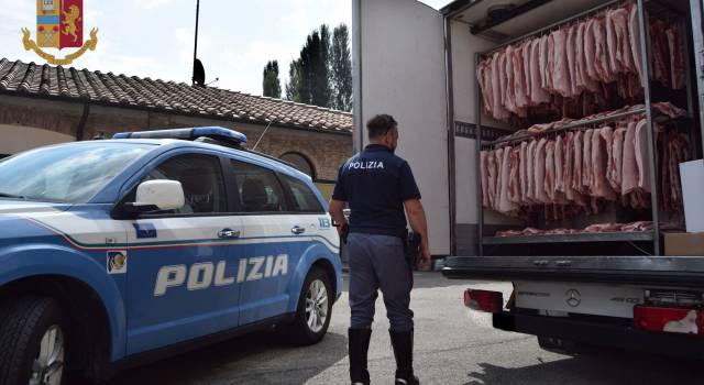 Sequestrati 1.700 chili di cibo avariato, operazione Polstrada in tutta la Toscana