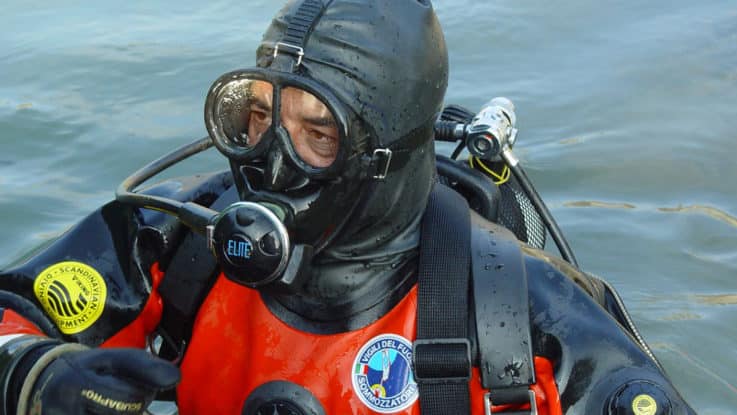 Bimba cade in una cisterna piena d’acqua