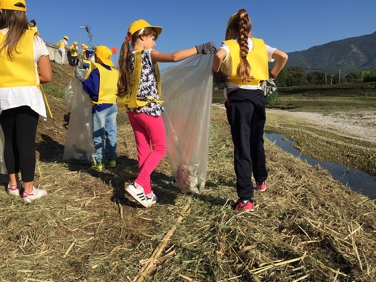 Puliamo il Mondo: “caccia al rifiuto” domani sull’argine del fiume a Ponte di Tavole per cinquanta bambini delle scuole primarie