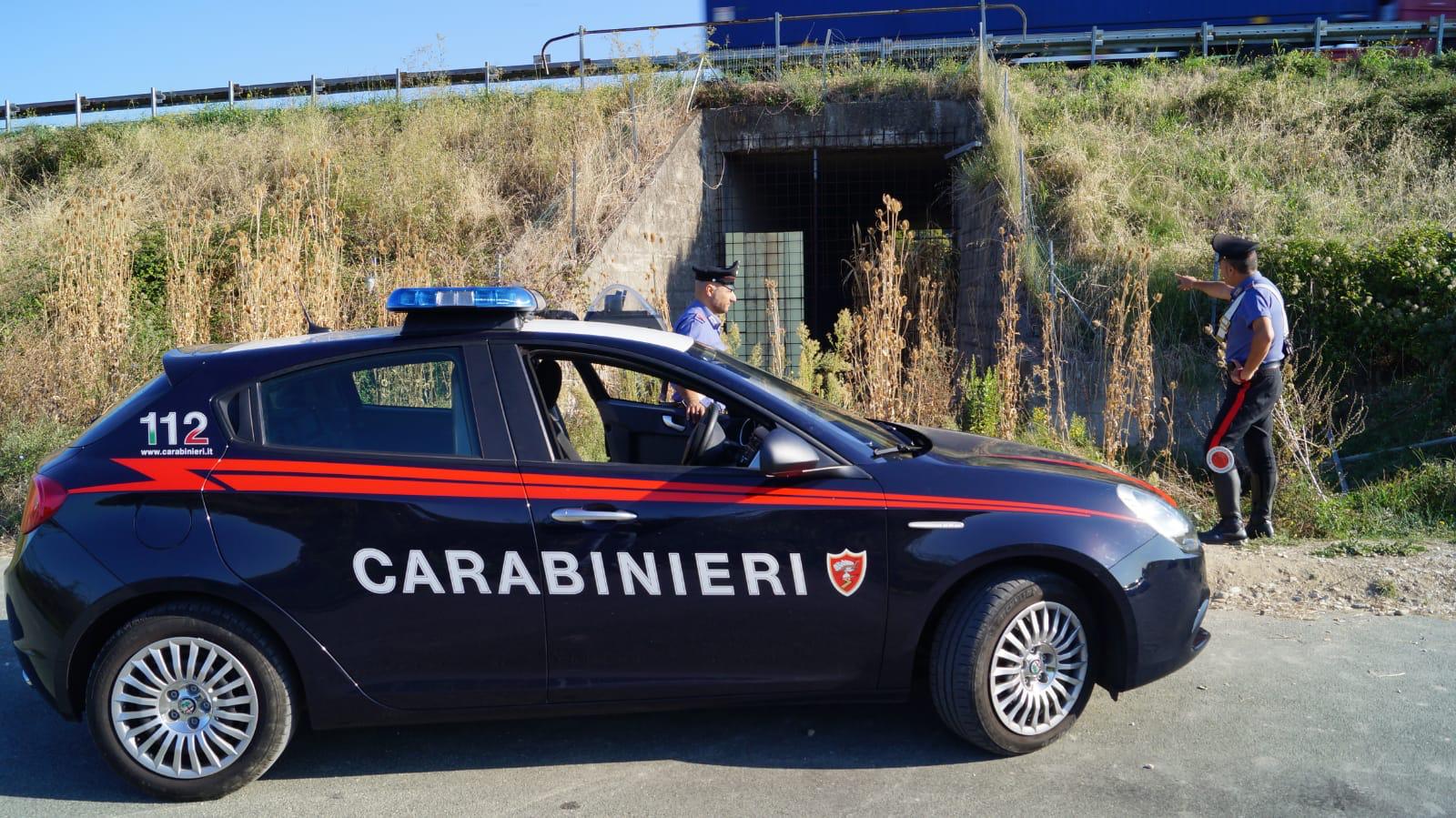 Vende droga a una viareggina nel sottopasso dell’autostrada, arrestato