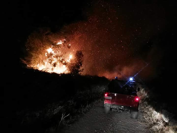 Mentre il Serra brucia ancora le fiamme avvolgono le cave di Bozzano e il padule: “Si ipotizza il dolo”