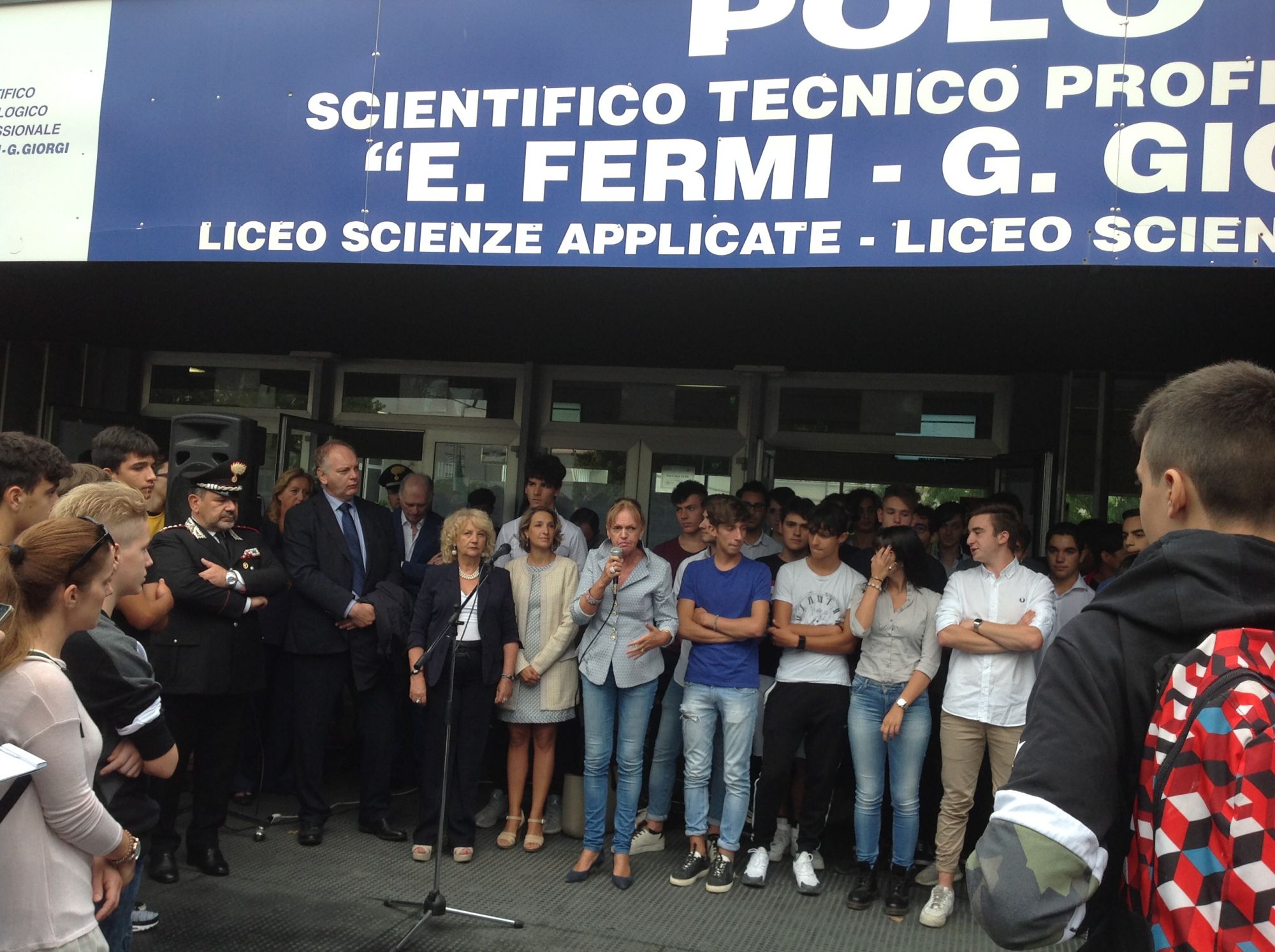 Primo giorno di scuola, il Prefetto al Polo Scientifico Tecnico Professionale Enrico Fermi