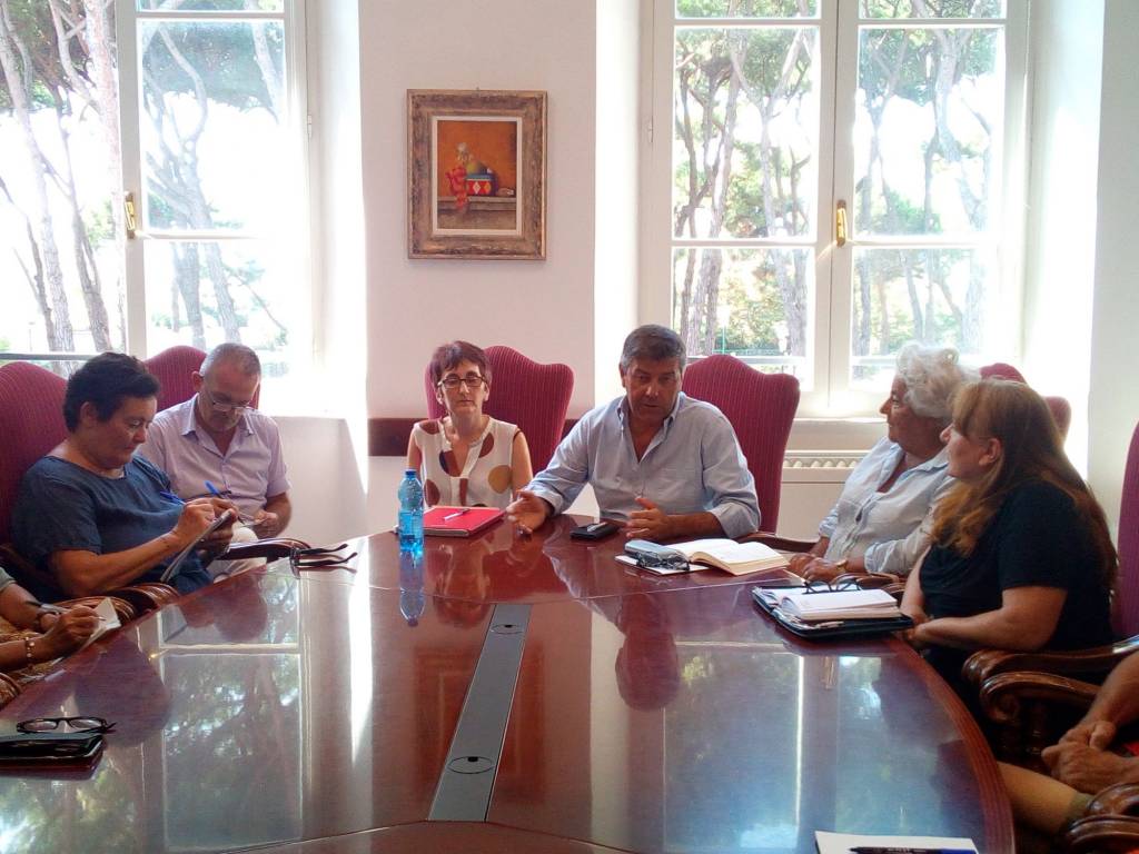 Il Sindaco Bruno Murzi in conferenza stampa per il ritorno della Biblioteca Comunale a Palazzo Quartieri