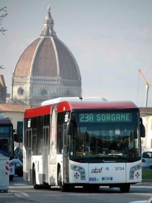 Senza biglietto, aggredisce un controllore del bus: arrestato