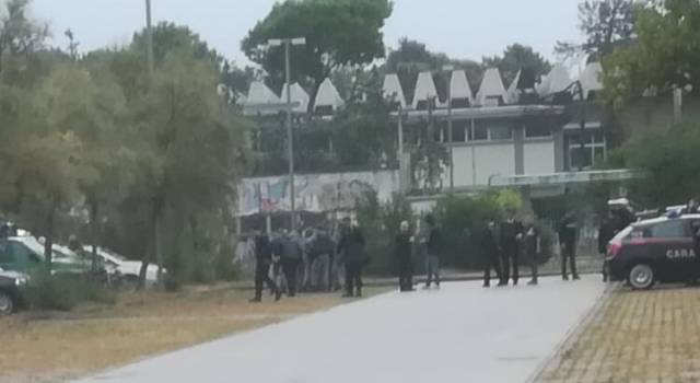 Mattina di controlli, i Carabinieri setacciano pinete, stazione e centro di Viareggio