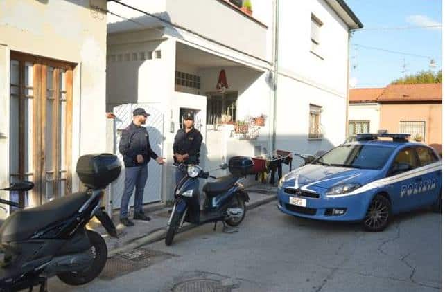 Blitz in una casa disabitata, trovati 4 marocchini a dormire su materassi di fortuna