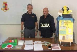 FIRENZE Falsario di libretti per ciclomotori depoca sgamato dalla Polstrada. Sequestrato pure un carrellino pubblicitario. FOTO 1