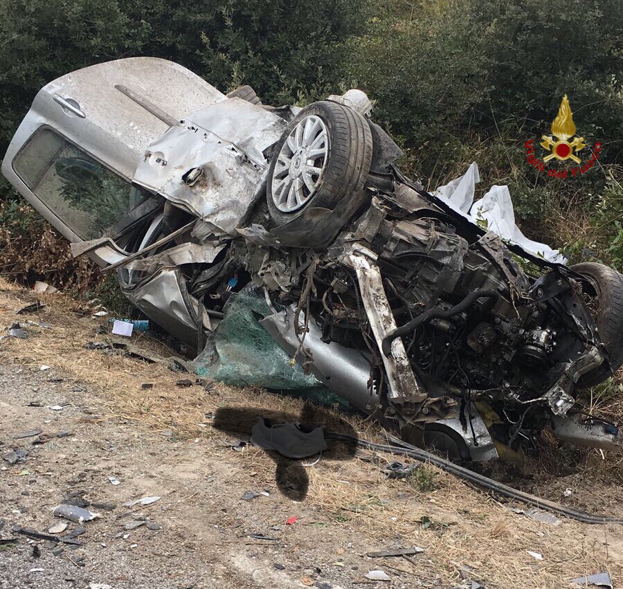 Auto contro bus sull’Aurelia, la vittima era un panettiere dell’Esselunga di Lido di Camaiore