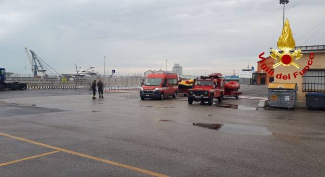 Alluvione e ponte crollato in Sardegna, partiti da Livorno i pompieri della Toscana