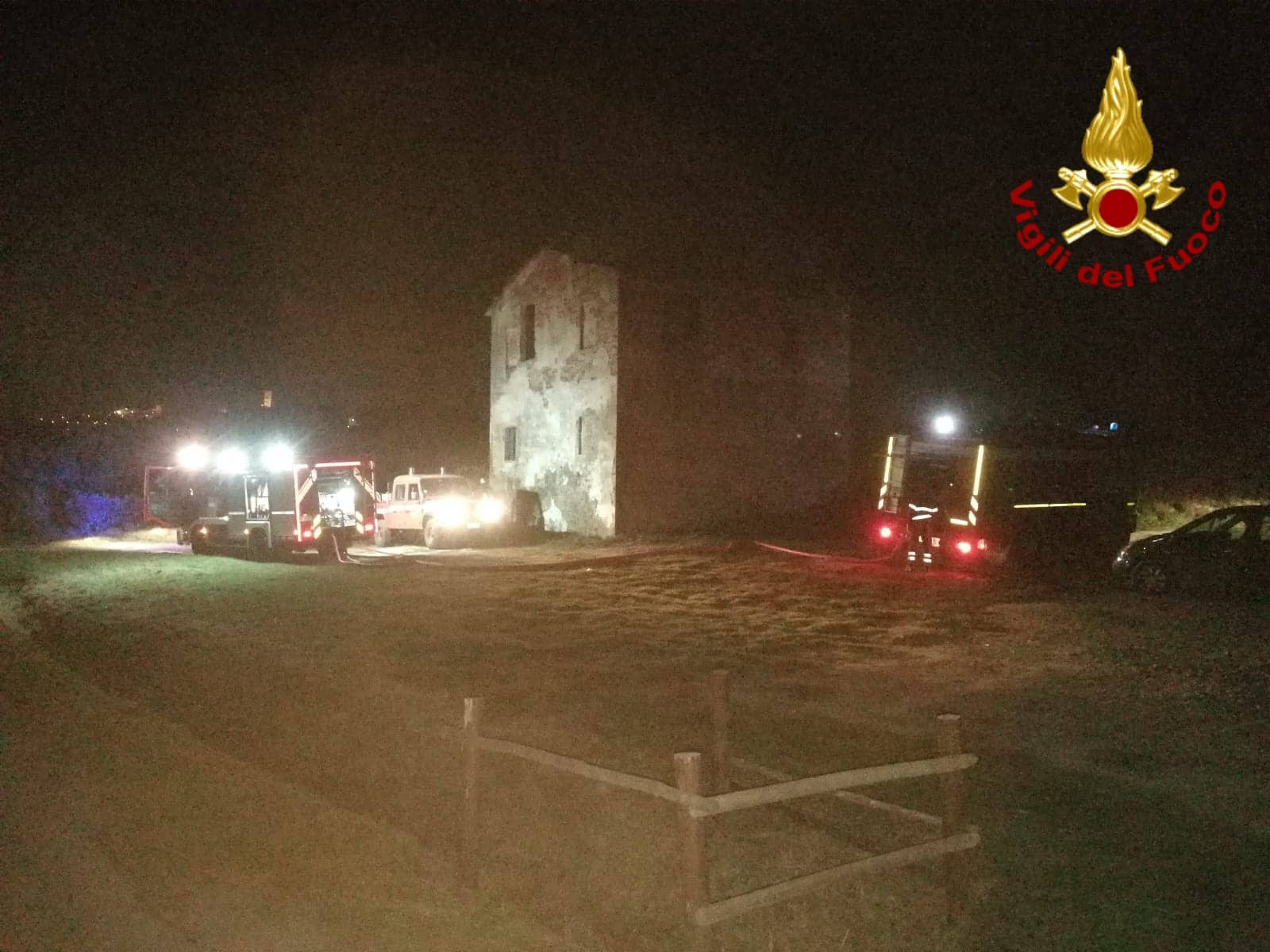 Incendio nella notte, in cenere 1 ettaro di vegetazione