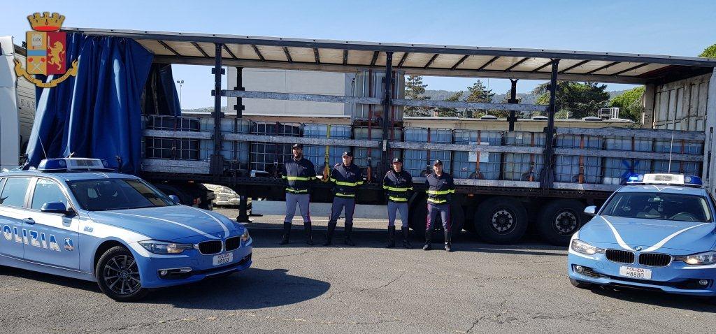 Arrestati in autostrada un contrabbandiere e due trafficanti con la droga negli slip