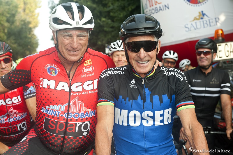 “Amici in Bici”: 300 i partecipanti che hanno pedalato con il campione del mondo Francesco Moser