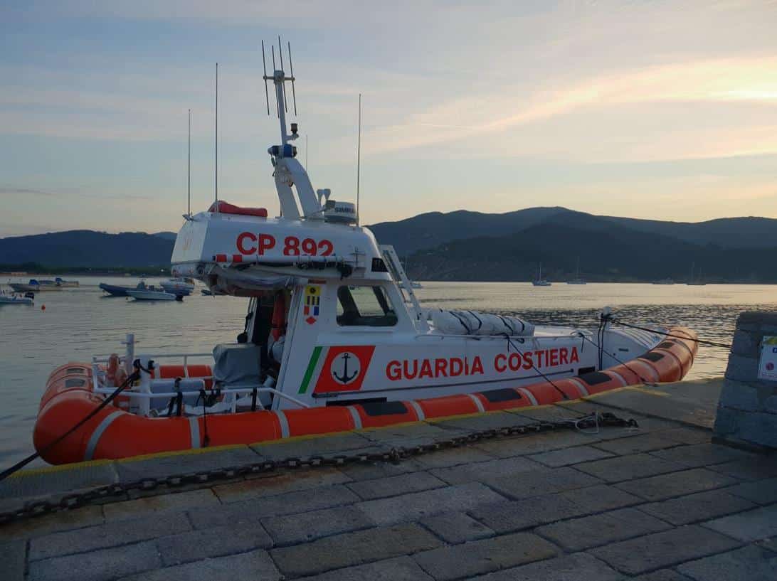 Malore a bordo, intervento della Guardia Costiera