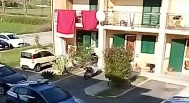 Caos alle case popolari, arrivano carabinieri e polizia: la ex aveva cambiato le serrature