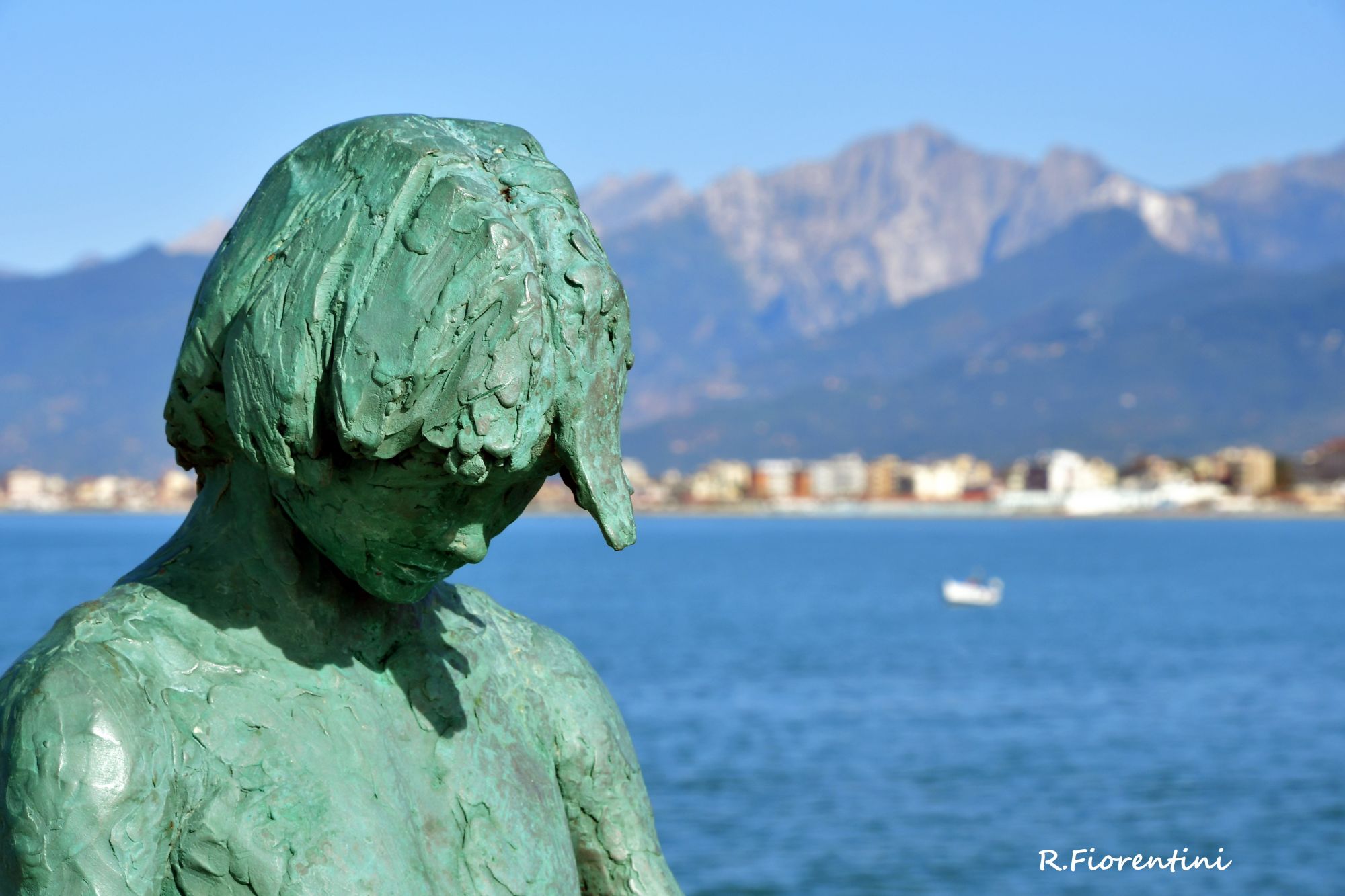 La statua sul mare