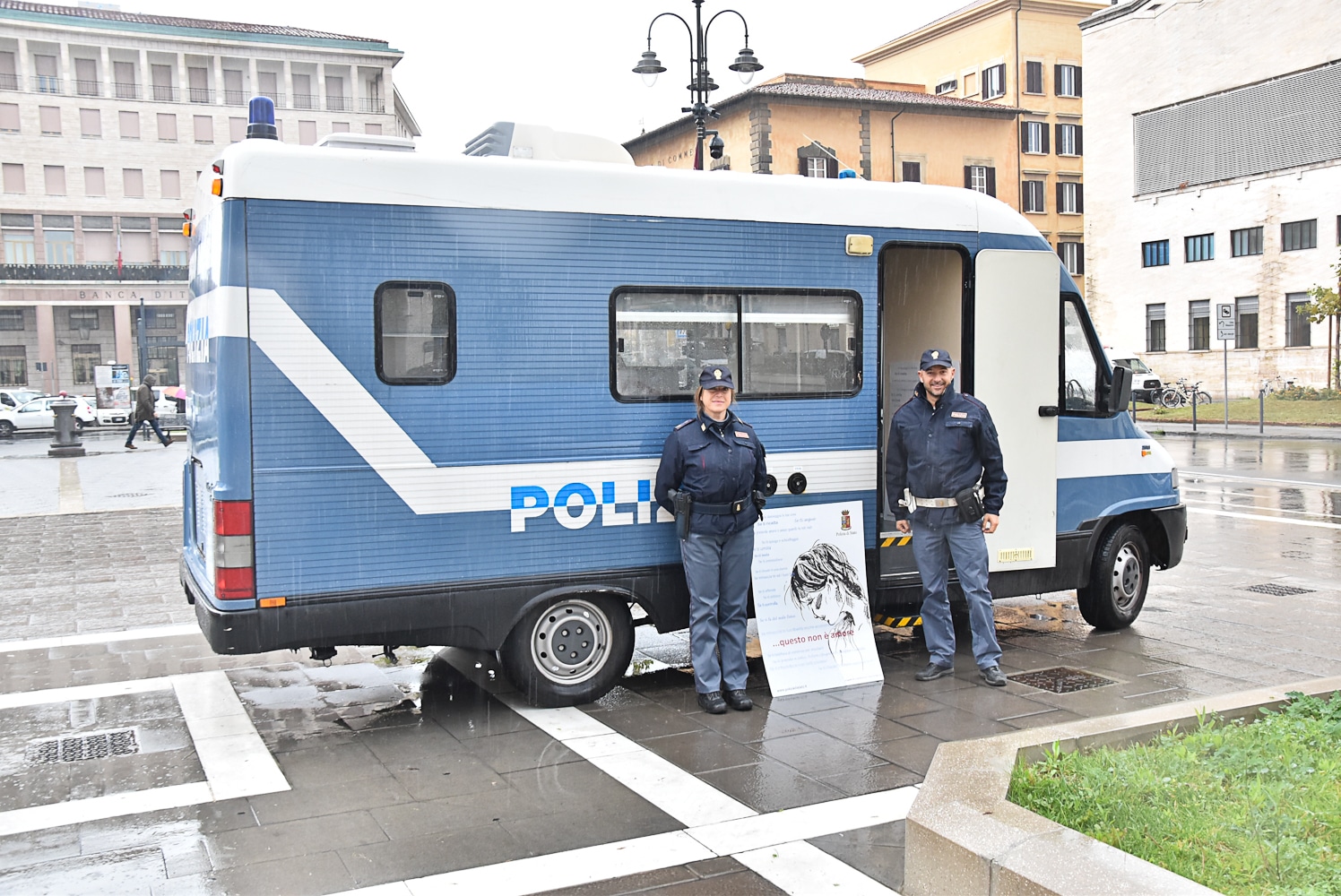 “Questo non è amore”, la Polizia di Sato contro la violenza di genere col progetto camper