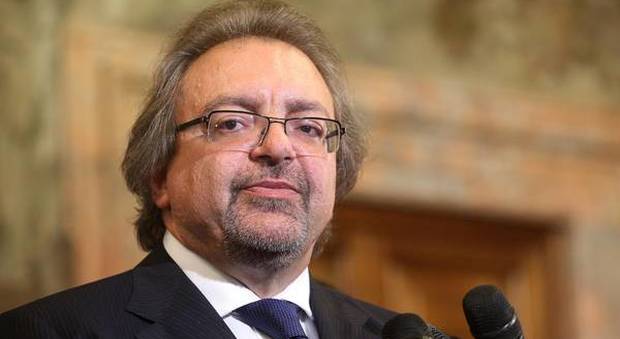 Mario Giarrusso, senatore del M5S, presenta  a Viareggio il libro “Il voto di scambio politico-mafioso”