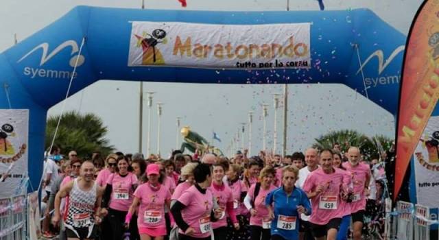 Run For Airc, sport e solidarietà: Forte dei Marmi travolta da un&#8217;onda rosa