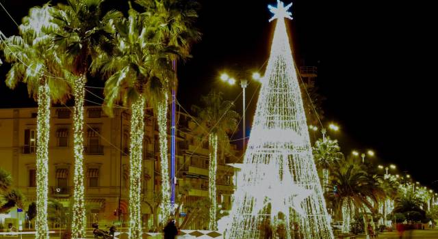 Natale a Viareggio: 2 abeti, il presepe, la musica in Passeggiata e sosta gratis al &#8220;piazzone&#8221;