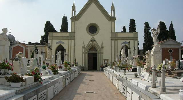 Giovane madre trovata morta in un B&amp;B a La Spezia, oggi il funerale a Viareggio