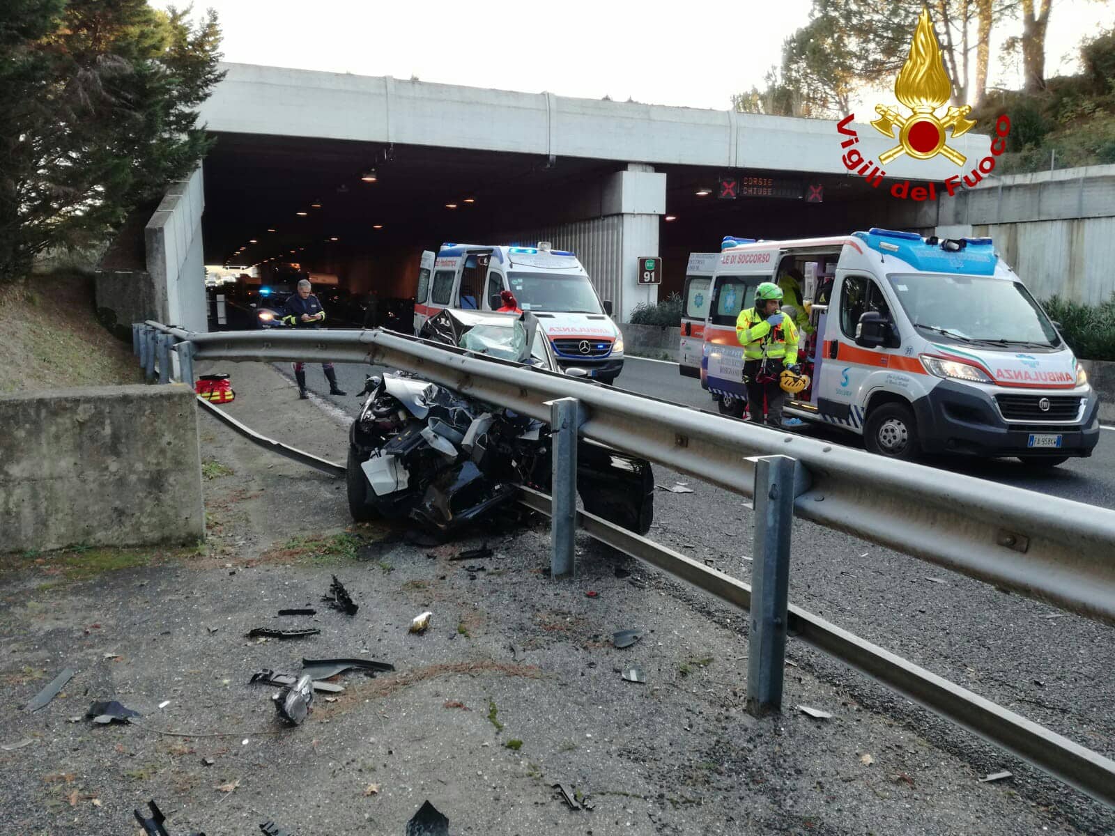 Sbanda in A12, madre e figlia in ospedale