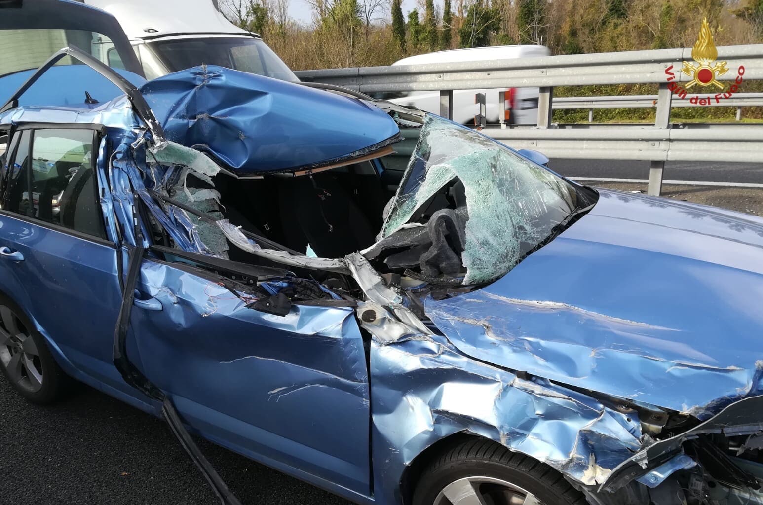 Scontro in A12 tra un autocarro e una vettura, due feriti: autostrada in tilt