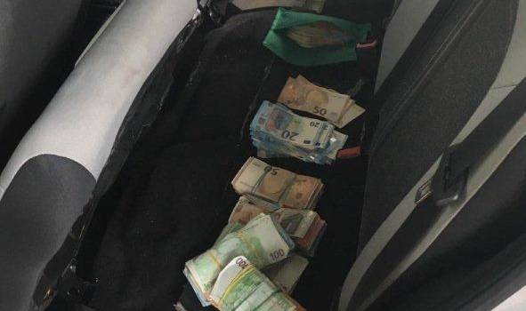 Beccati in autostrada due corrieri con un chilo di droga e 50.000 euro in contanti