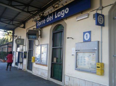 Stazione Torre del Lago, via alle azioni antidegrado chieste da Marchetti (FI): &#8220;Grazie alla mia mozione ottenuti impegni da comune e Rfi&#8221;