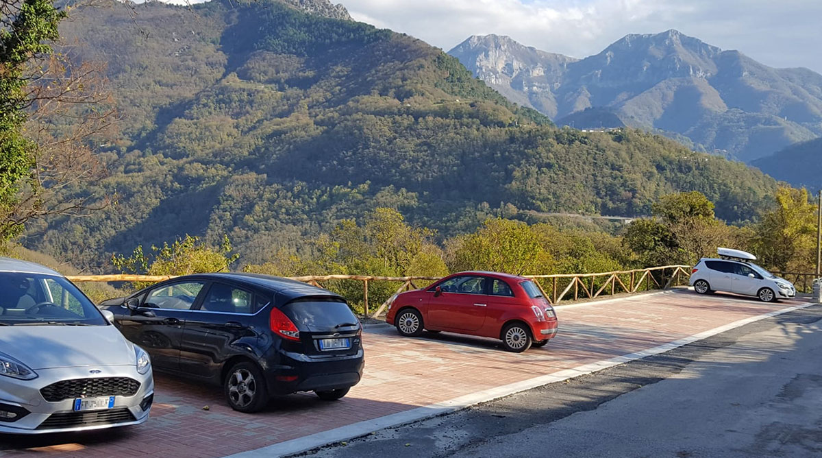 Sedici nuovi posti auto in via dell’Alpe