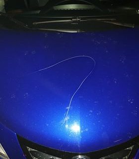 Auto vandalizzata: esce dal lavoro e trova il “regalo”