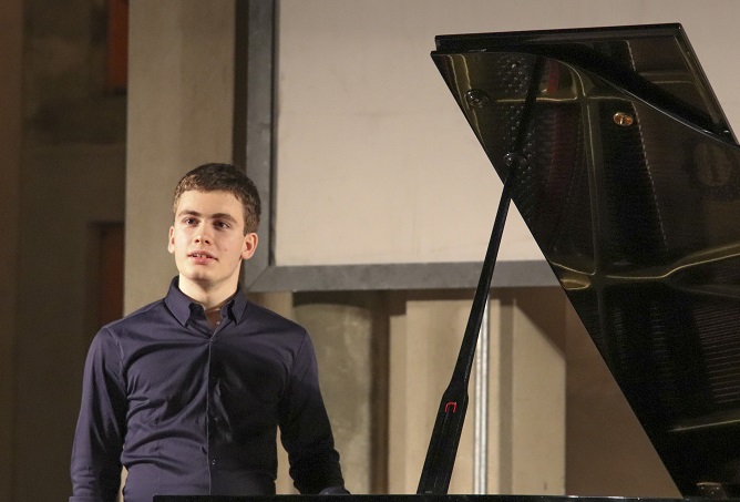 A Villa Bertelli il giovanissimo pianista fiorentino Damiano Paci