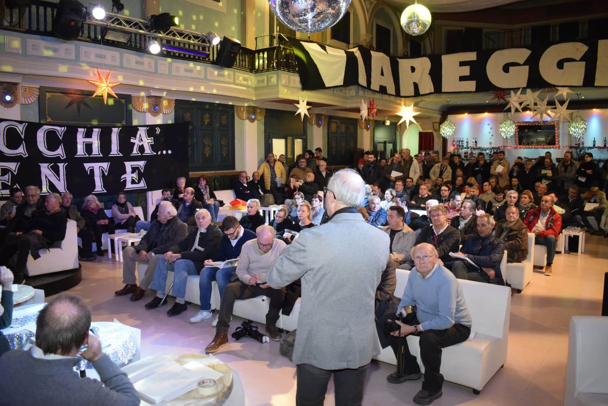 L’Orgoglio Bianconero riempie il caffè Liberty di Viareggio