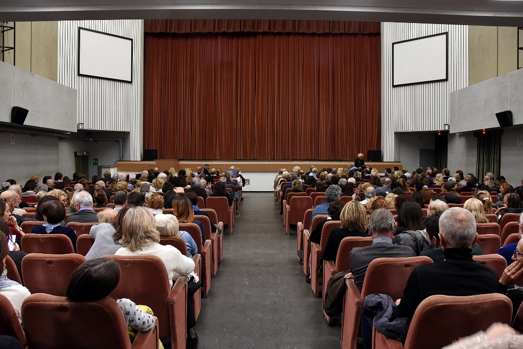 Successo per lo spettacolo di Maurizio Colombi al Teatro Comunale