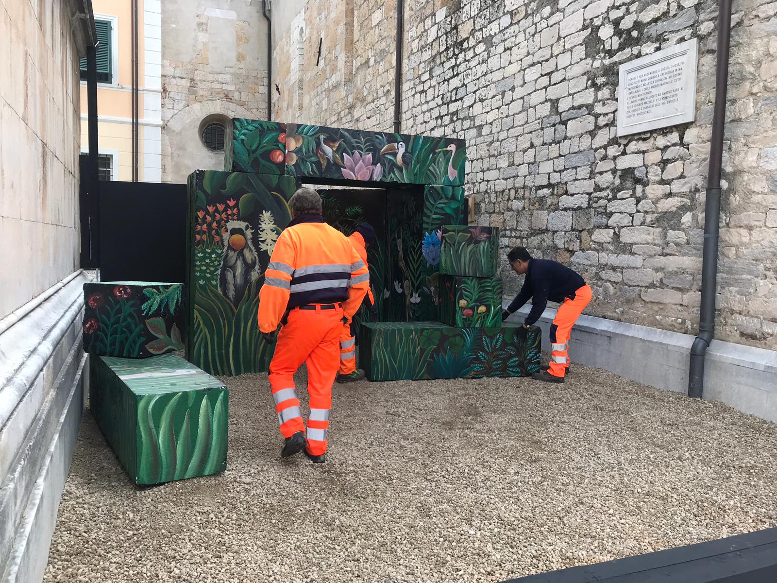 Sul sagrato del Duomo il presepe degli studenti, è dedicato a Madre Natura