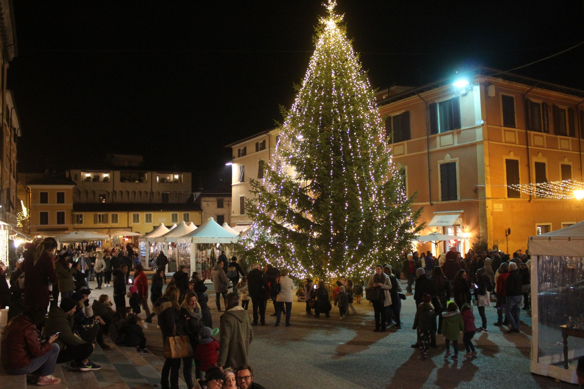 Weekend di shopping, tradizioni, famiglia, musica e solidarietà a Pietrasanta