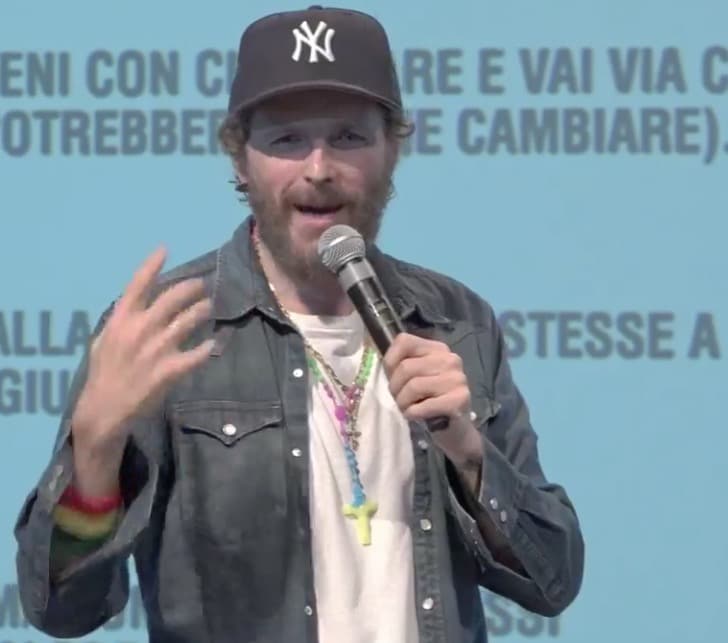 “Come un allevamento di pecore”, le perplessità di Jovanotti