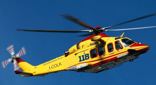 Scontro moto-bicicletta, feriti due giovani a Viareggio