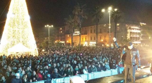 San Silvestro in piazza Mazzini, Viareggio attende il nuovo anno in riva al mare