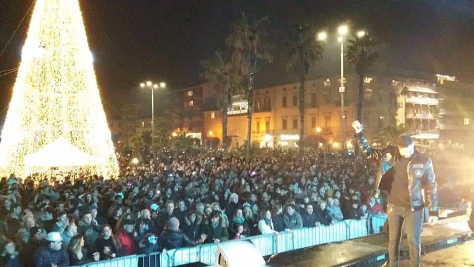 San Silvestro in piazza Mazzini, Viareggio attende il nuovo anno in riva al mare