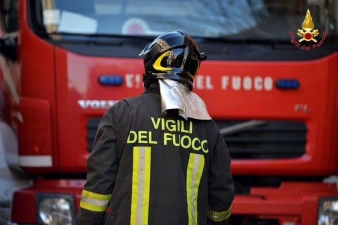 Incendio nella notte: sei persone, di cui 2 minori, in ospedale